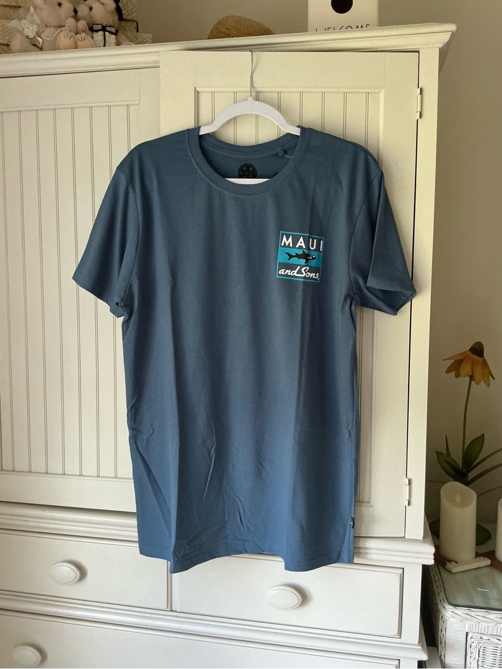 NWT Maui and Sons Summer Short Sleeve Graphic T-Shirt 🛶